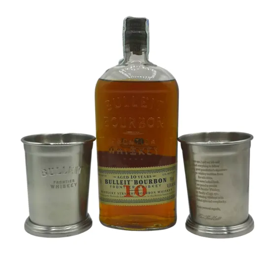 Bulleit Bourbon Whiskey 10 Year Old + 2 Bicchieri Bulleit Omaggio